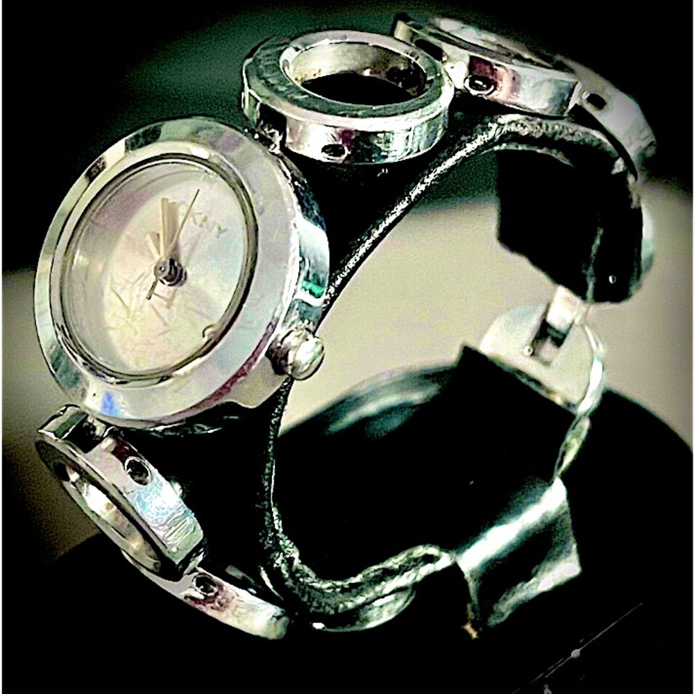 DKNY Donna Karan New York Ladies Silver Tone Modernist Link Bracelet Watch